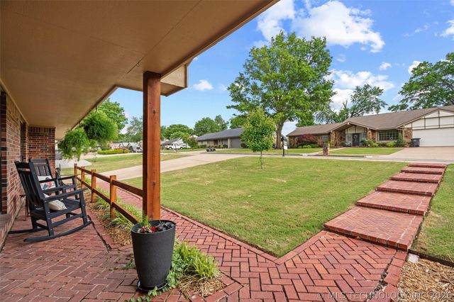 2516 Williamsburg Street S, Bartlesville, OK 74006
