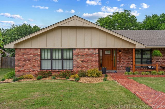 2516 Williamsburg Street S, Bartlesville, OK 74006