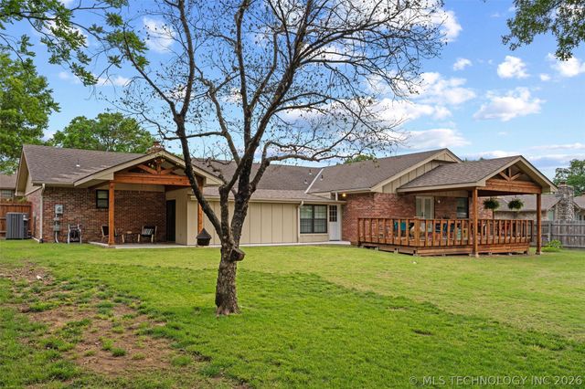 2516 Williamsburg Street S, Bartlesville, OK 74006