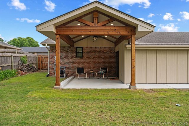 2516 Williamsburg Street S, Bartlesville, OK 74006