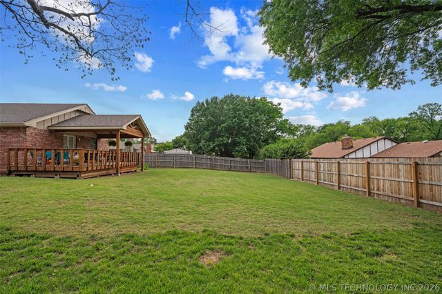 2516 Williamsburg Street S, Bartlesville, OK 74006