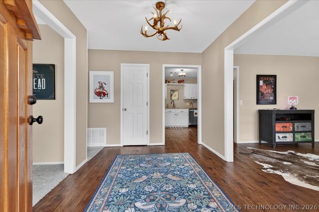 2516 Williamsburg Street S, Bartlesville, OK 74006