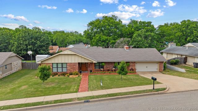 2516 Williamsburg Street S, Bartlesville, OK 74006
