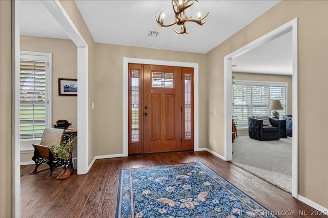 2516 Williamsburg Street S, Bartlesville, OK 74006