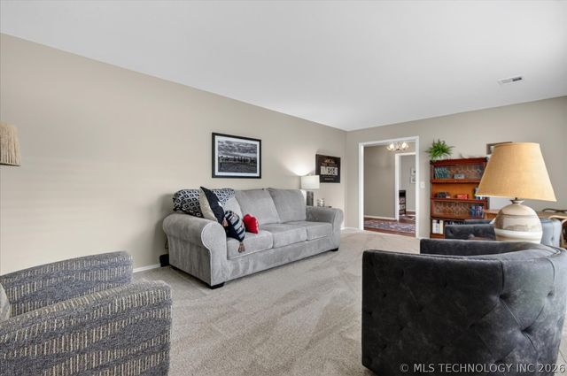 2516 Williamsburg Street S, Bartlesville, OK 74006