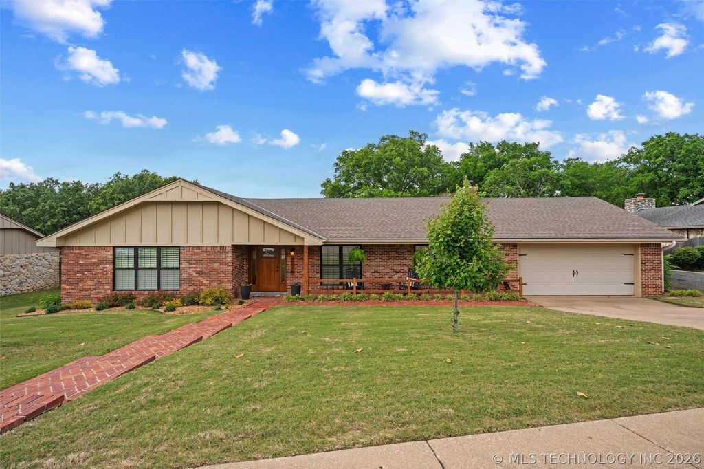 2516 Williamsburg Street S, Bartlesville, OK 74006