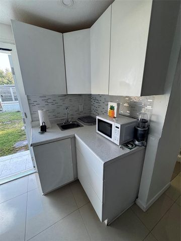 1111 N 25th Avenue, Hollywood, FL 33020