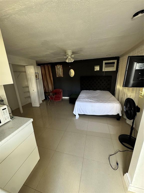 1111 N 25th Avenue, Hollywood, FL 33020