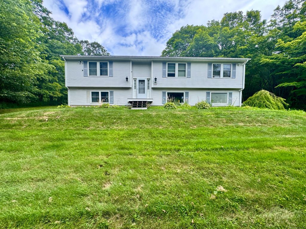 108 Webb Circle, Monroe, CT 06468