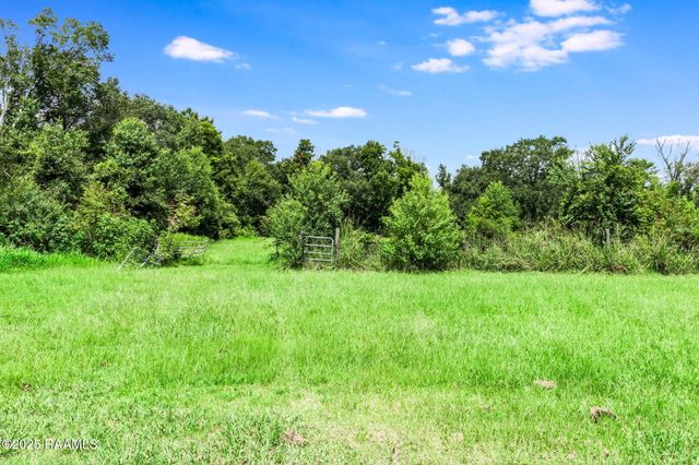 323 Boy Road, Opelousas, LA 70570