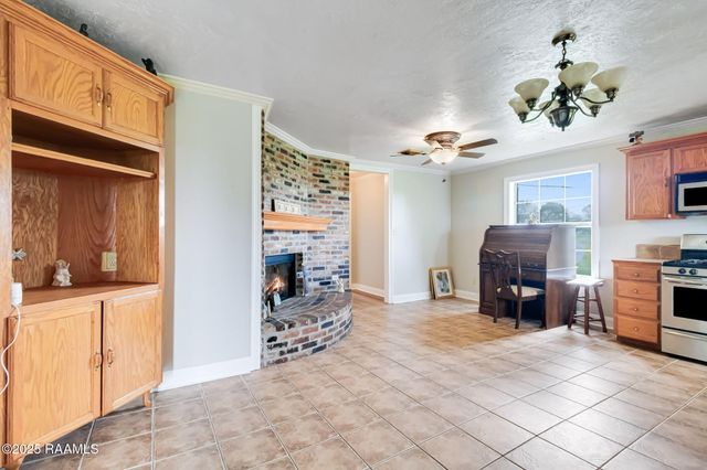 323 Boy Road, Opelousas, LA 70570