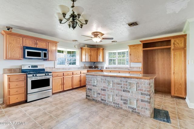 323 Boy Road, Opelousas, LA 70570