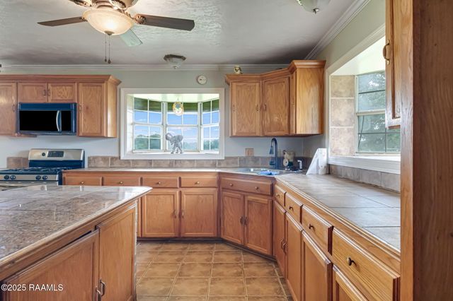 323 Boy Road, Opelousas, LA 70570