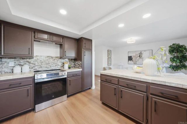 1043 Helix Village Drive, El Cajon, CA 92020