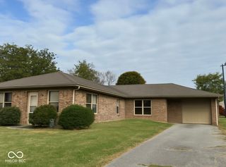 126-128 Allen Drive, Mooresville, IN 46158
