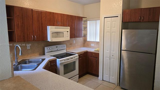 671 SW 10th St, Florida City, FL 33034