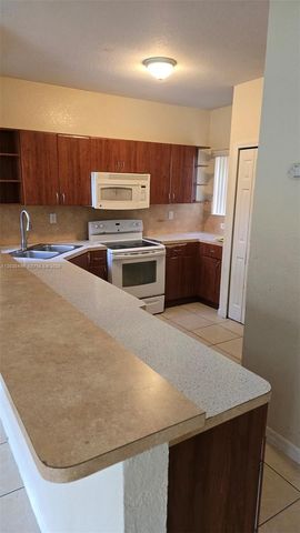 671 SW 10th St, Florida City, FL 33034