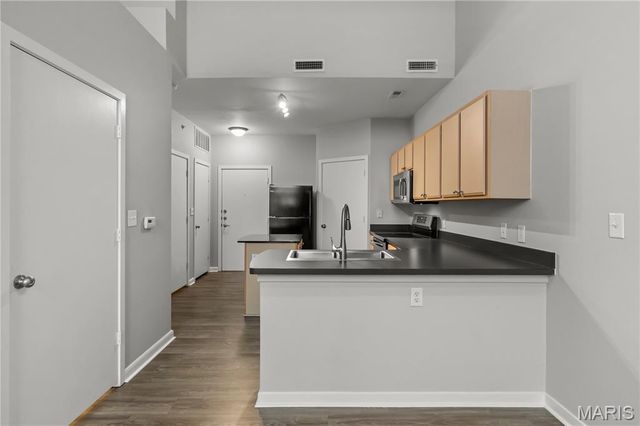 200 S Kirkwood Road 320, Kirkwood, MO 63122