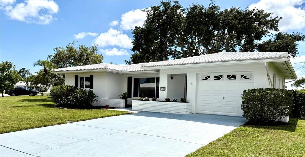 9608 41ST STREET N 2, Pinellas Park, FL 33782