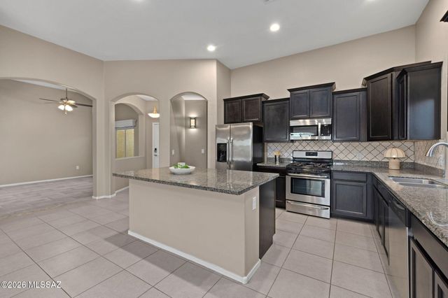 9627 N Melandra Way, Marana, AZ 85653