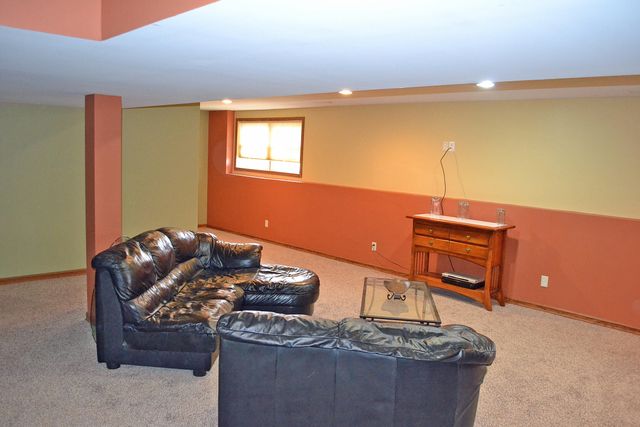 2106 Arrow Leaf Lane, Valparaiso, IN 46383