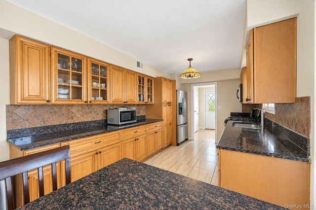 38 Waterford Drive, Wheatley Heights, NY 11798