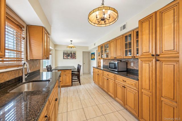 38 Waterford Drive, Wheatley Heights, NY 11798