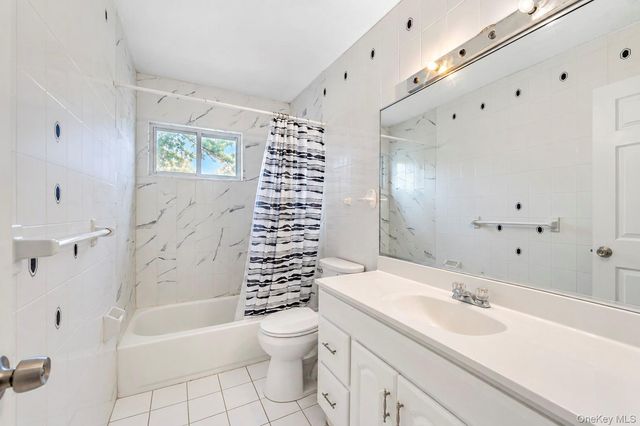 38 Waterford Drive, Wheatley Heights, NY 11798