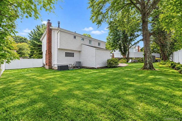 38 Waterford Drive, Wheatley Heights, NY 11798