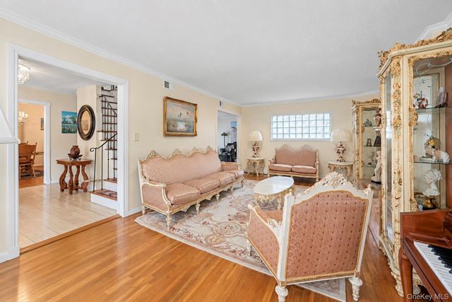 38 Waterford Drive, Wheatley Heights, NY 11798