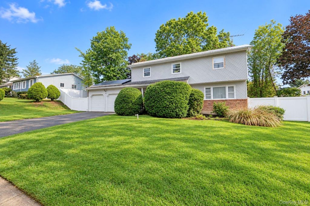 38 Waterford Drive, Wheatley Heights, NY 11798 — photo 2