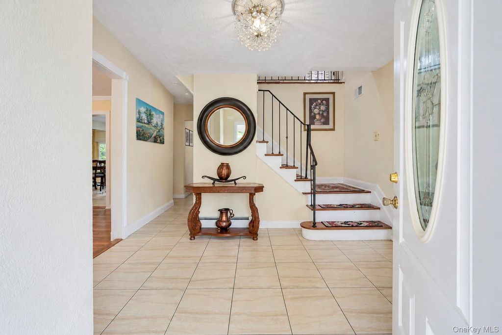 38 Waterford Drive, Wheatley Heights, NY 11798 — photo 4