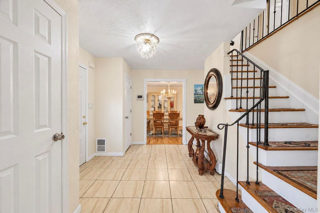 38 Waterford Drive, Wheatley Heights, NY 11798 — photo 5