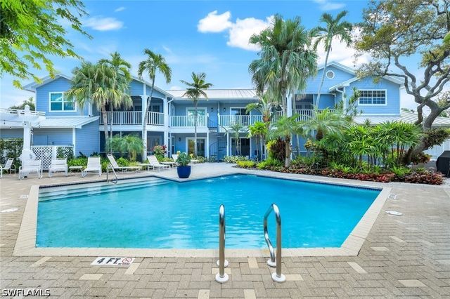 376 3rd ST S 102, Naples, FL 34102