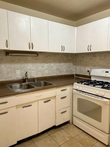 1450 E 55th Place 825S, Chicago, IL 60637