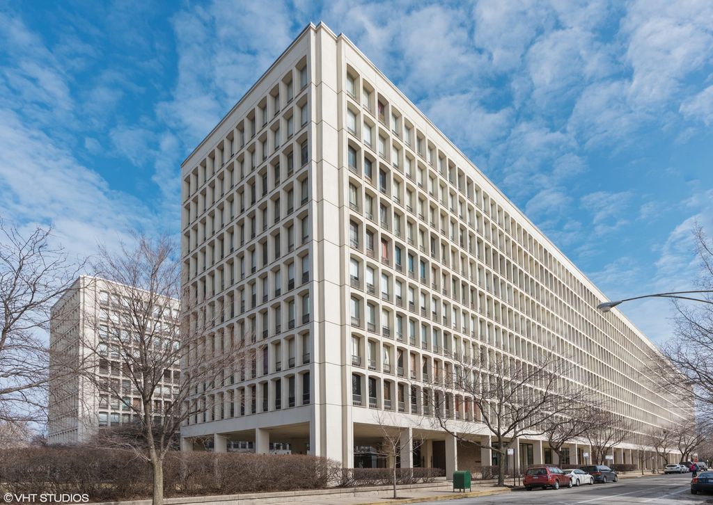 1450 E 55th Place 825S, Chicago, IL 60637