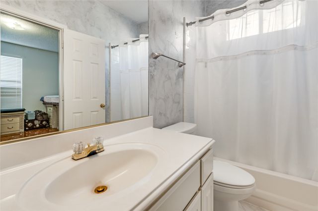 2079 Sunset Lane, Lewisville, TX 75067