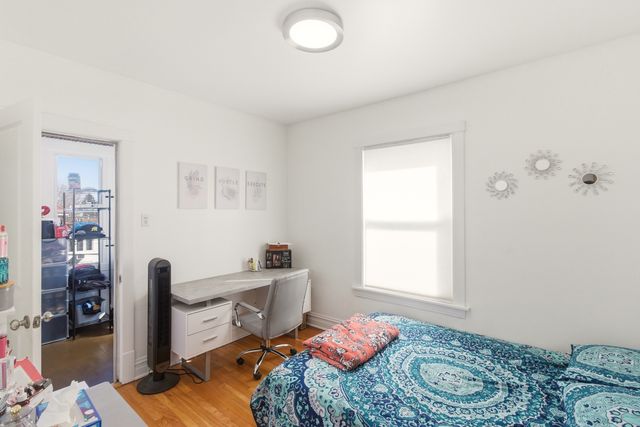 4462 W Wilson Avenue, Chicago, IL 60630