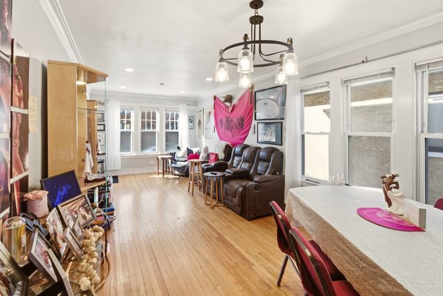 4462 W Wilson Avenue, Chicago, IL 60630