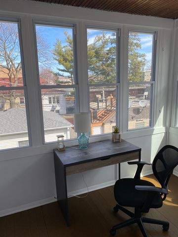 4462 W Wilson Avenue, Chicago, IL 60630