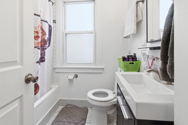 4462 W Wilson Avenue, Chicago, IL 60630