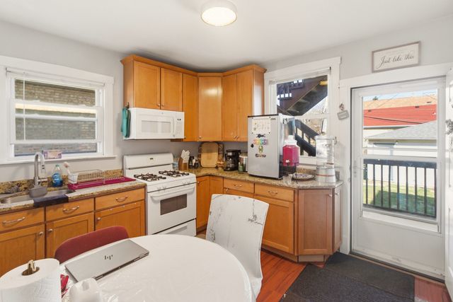 4462 W Wilson Avenue, Chicago, IL 60630