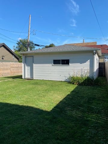 4462 W Wilson Avenue, Chicago, IL 60630