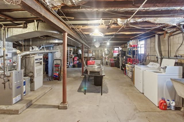 4462 W Wilson Avenue, Chicago, IL 60630