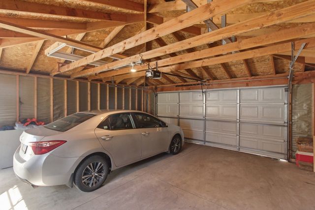 4462 W Wilson Avenue, Chicago, IL 60630