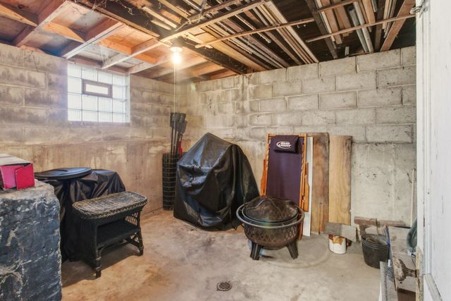 4462 W Wilson Avenue, Chicago, IL 60630