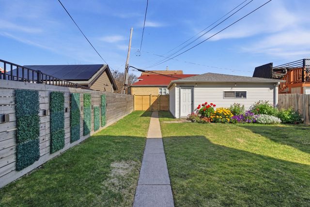 4462 W Wilson Avenue, Chicago, IL 60630