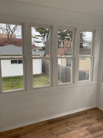 4462 W Wilson Avenue, Chicago, IL 60630