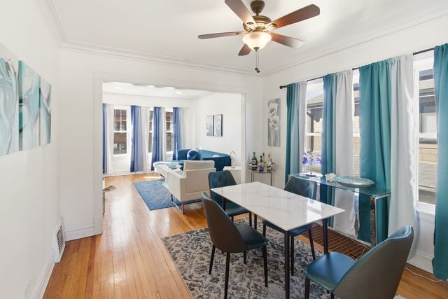 4462 W Wilson Avenue, Chicago, IL 60630