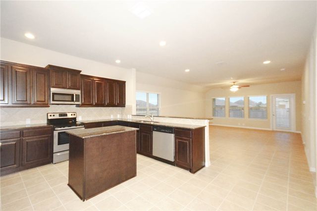 118 Eagle Feather, Waxahachie, TX 75165